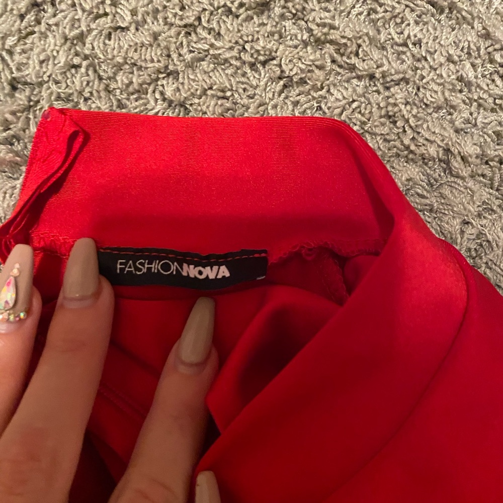RED CUTOUT DRESS - Picture 5 of 5